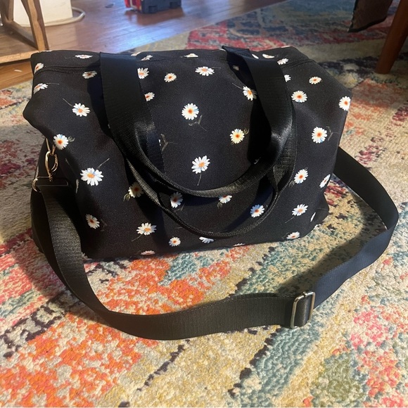 Alice + Olivia Daisy Print Weekender Duffle Bag - Picture 2 of 10